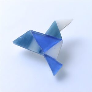Skleněná borž Ptáček origami modrý